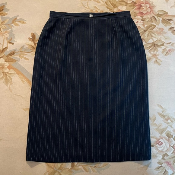 Navy blue pinstripe skirt by Karen Scott size 16 - Picture 1 of 7